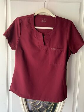 Jaanuu Women's V-Notch Scrub Top in Burgundy